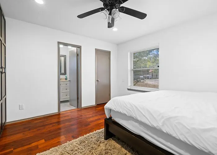 Spacious 4br W Fenced Yard