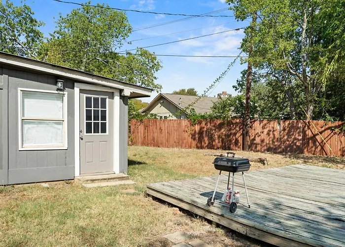 Spacious 4br W Fenced Yard